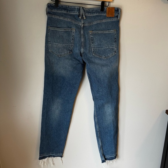 We The Free Distressed Raw Edge Skinny Medium Wash Jeans Women’s Size 30 - Picture 4 of 8